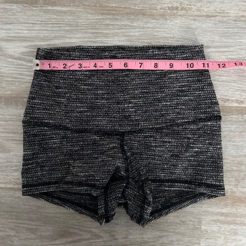 High waist lululemon hot shorts - Picture 5 of 7